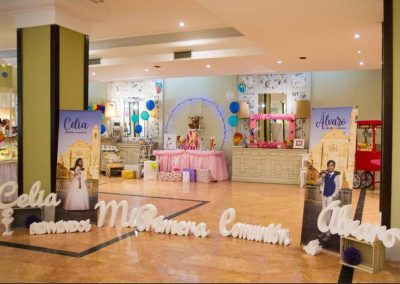 Mesa dulce en un un salón de eventos