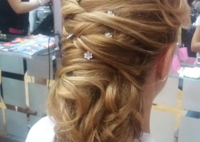 semirecogido con ondas y decoracion