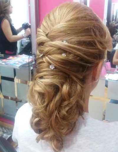 semirecogido con ondas y decoracion