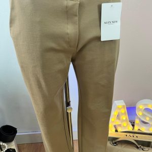 PANTALÓN MODELO LEDA