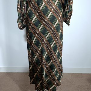 CONJUNTO DE BLUSA CON FALDA MODELO STRIS